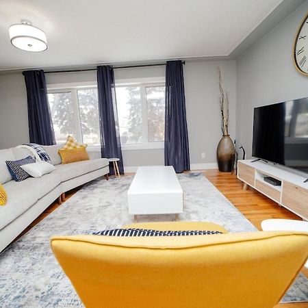 Cozy 3 Bedroom Contemporary Home With Free Parking Эдмонтон Экстерьер фото